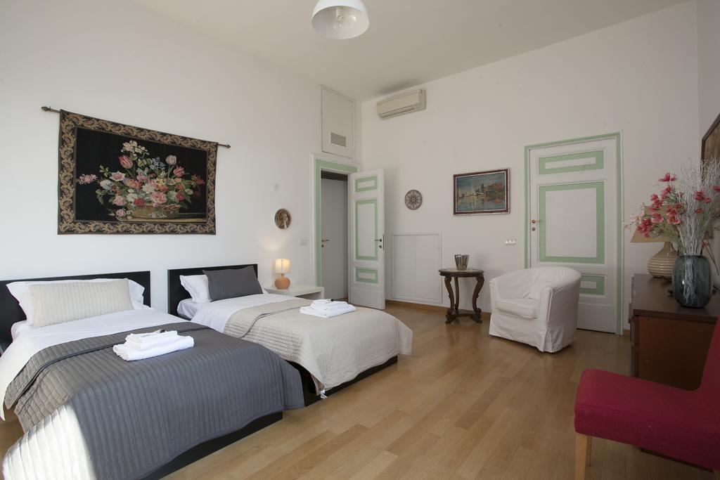 Appartamento House Paganica Roma Camera foto